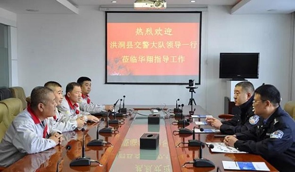 公安交警深刻赏金船长集团调研企业员工安全头盔佩带治理经验