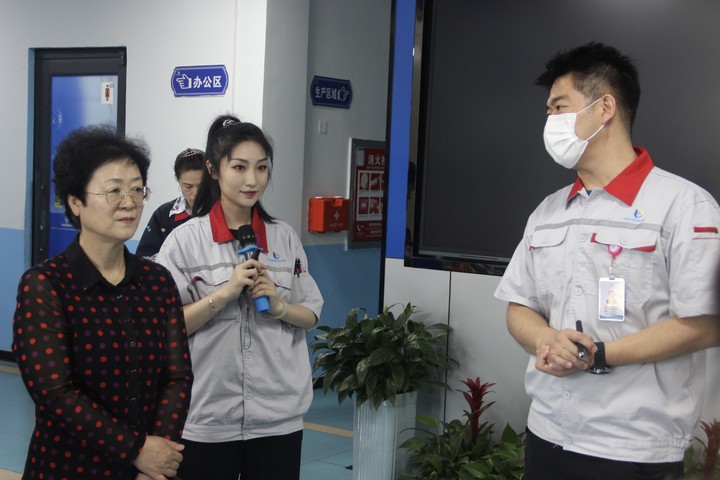 临汾市人大副主任王金珍一行来赏金船长参观调研