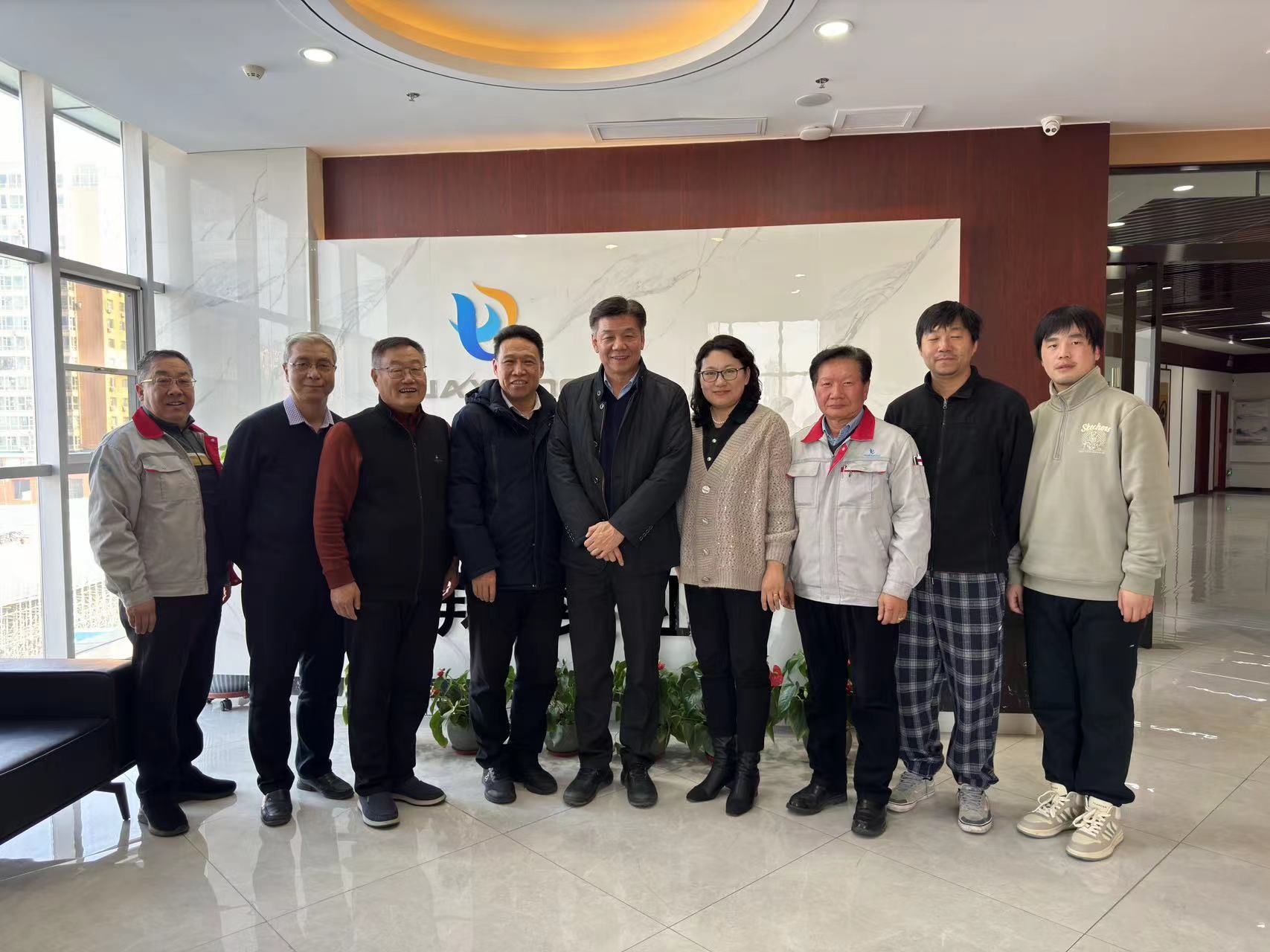 北京机科国创轻量化科学钻研所有限公司与呼和浩特理工大学莅临赏金船长集团参观调研