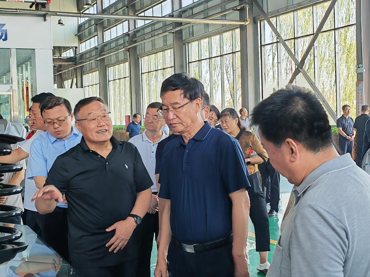省政协副主席王立伟携带调研组莅临赏金船长调研领导